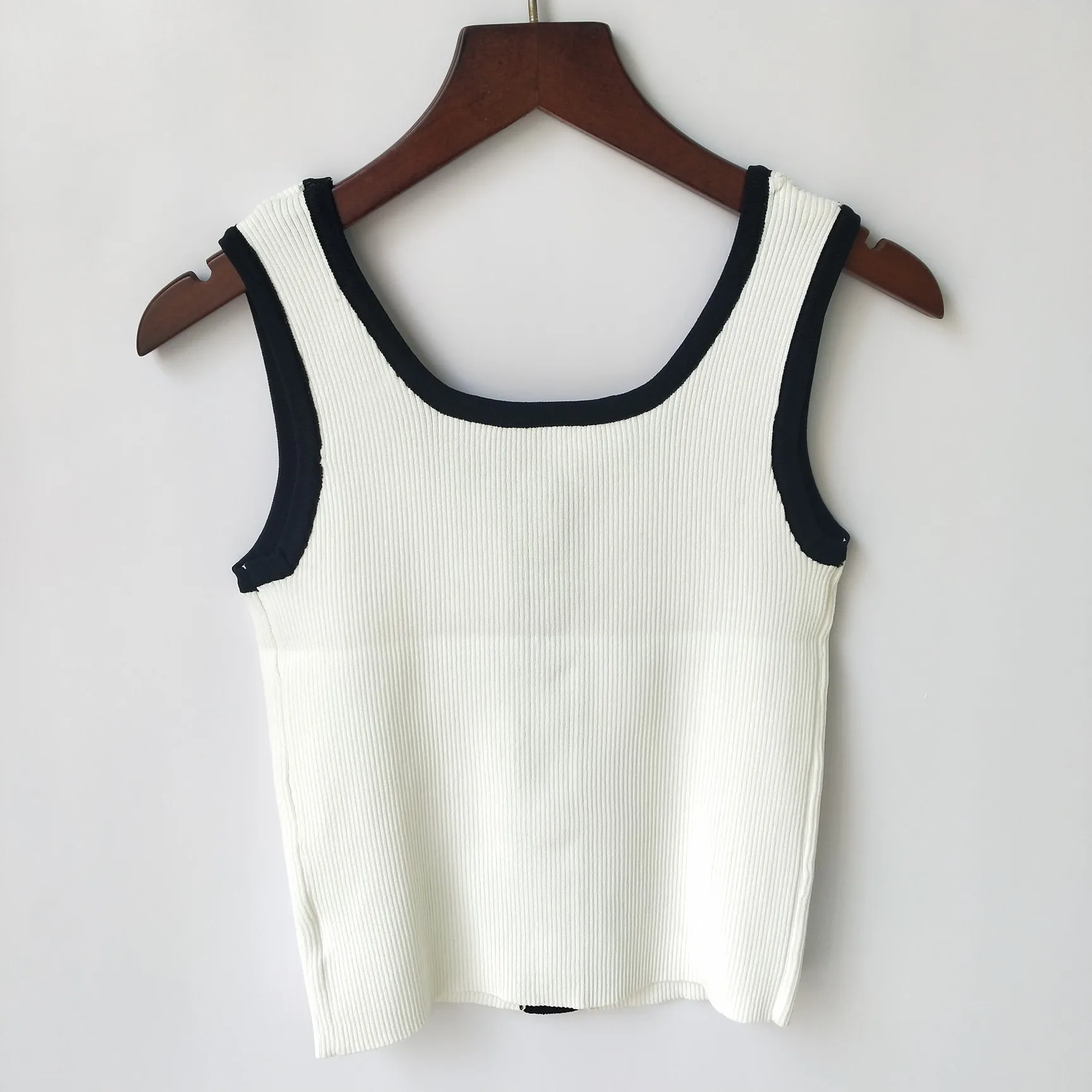 

2021 Women's Sleeveless Knitted Vest Was Thin and Short, Base Sports Mini Vest Women's Summer Outerwear