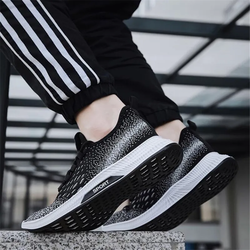 

2021 Summer Breathable Men's Running Shoes Fashion Lightw Marathon Athletic Shoes Men Outdoor Professional Training Sport Shoes