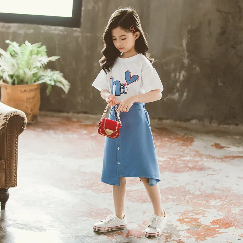 Комплект для девочек из 2 предметов белая футболка и джинсовая юбка летняя