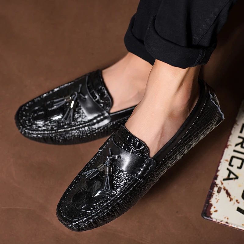 

Genuine Leather Men Loafers Black Men Shoes outdoor slip on moccasins breathable Casual Leather Male tassel Shoes men