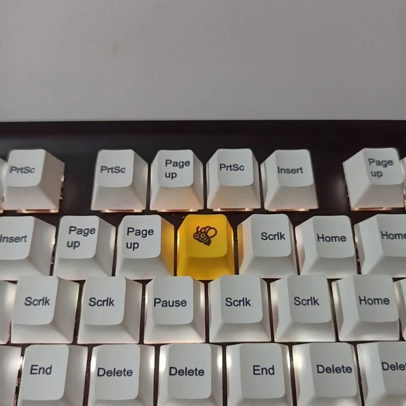 

New High Quality R4 Keycap Cherry Profile Dip Dye Sculpture PBT Keyboard Keycap for Mechanical Keyboard Etched Honey Bee T21A
