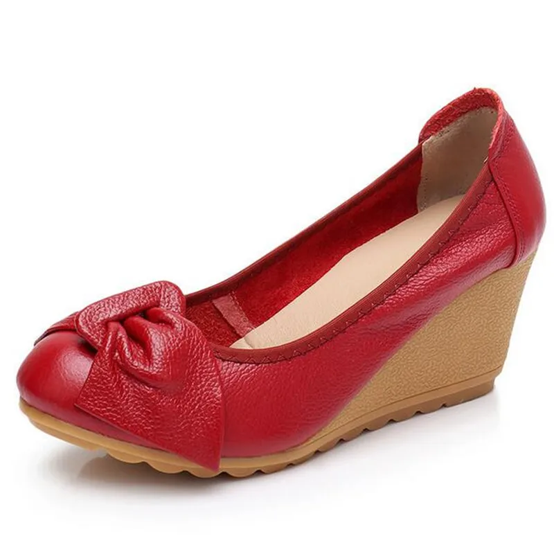 Женские туфли из натуральной кожи с круглым носком и бантом на танкетке