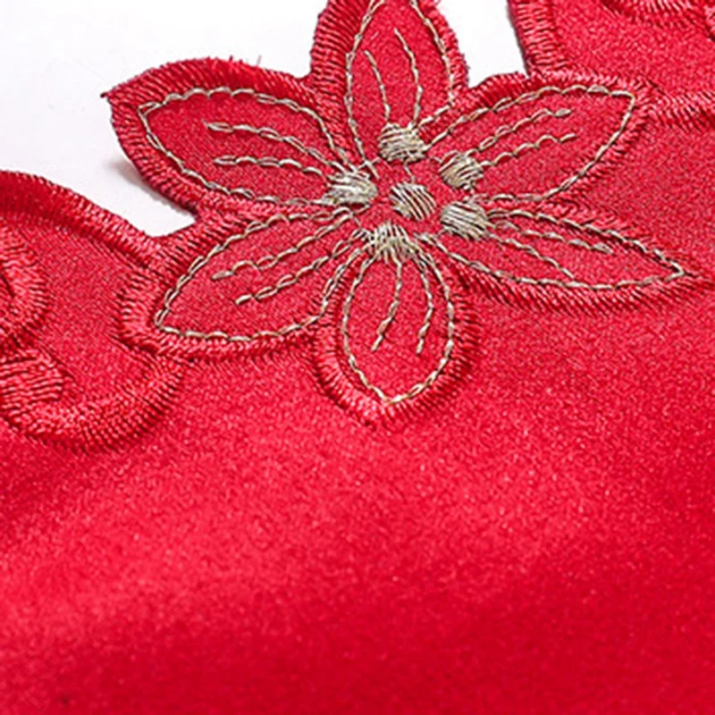 

Embroidered Floral Christmas Flower Table Topper for Home Dining Xmas Table Top Decoration