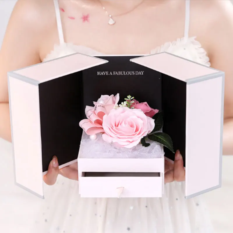 Подарок на День святого Валентина для девочек Подарочная коробка с розой
