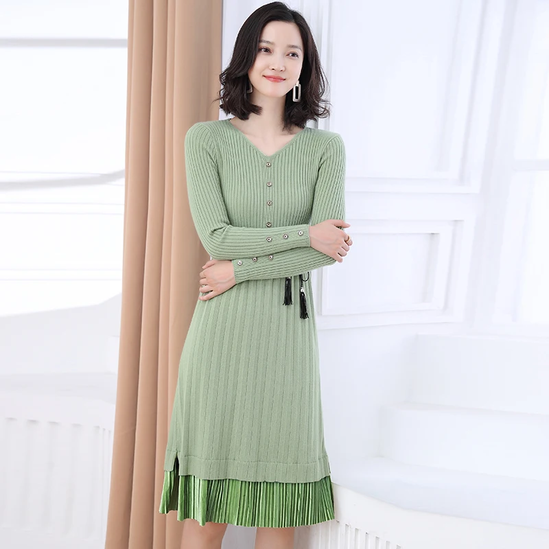 Женское трикотажное платье свитер длинное бархатное составного кроя с длинным