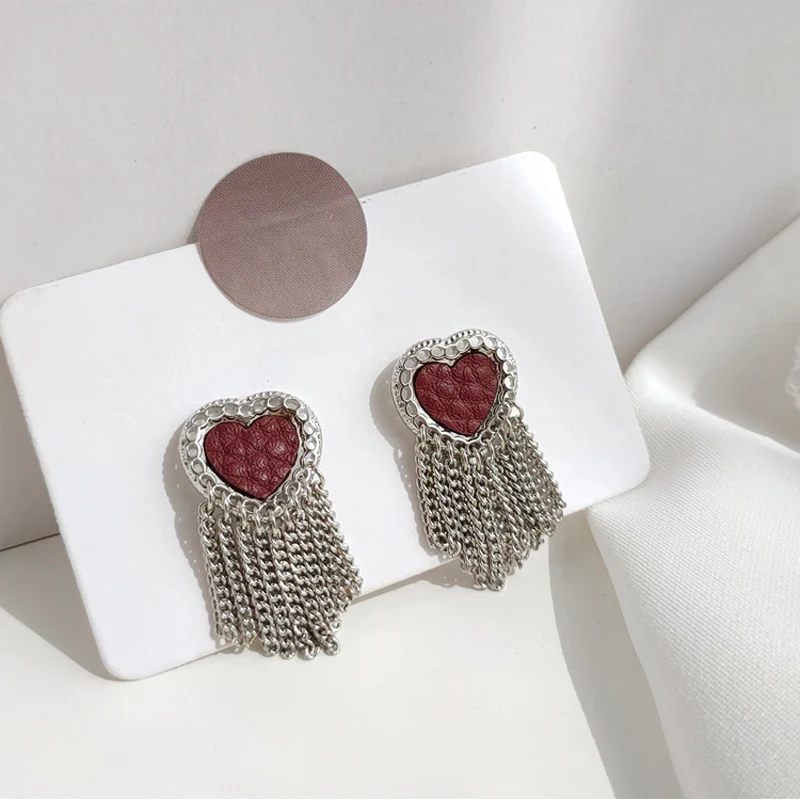 

Vintage Copper Chains Love Heart Drop Earrings For Women Korean Red Leather Gold Color Metal Dangle Earrings Trendy Jewelry 2021