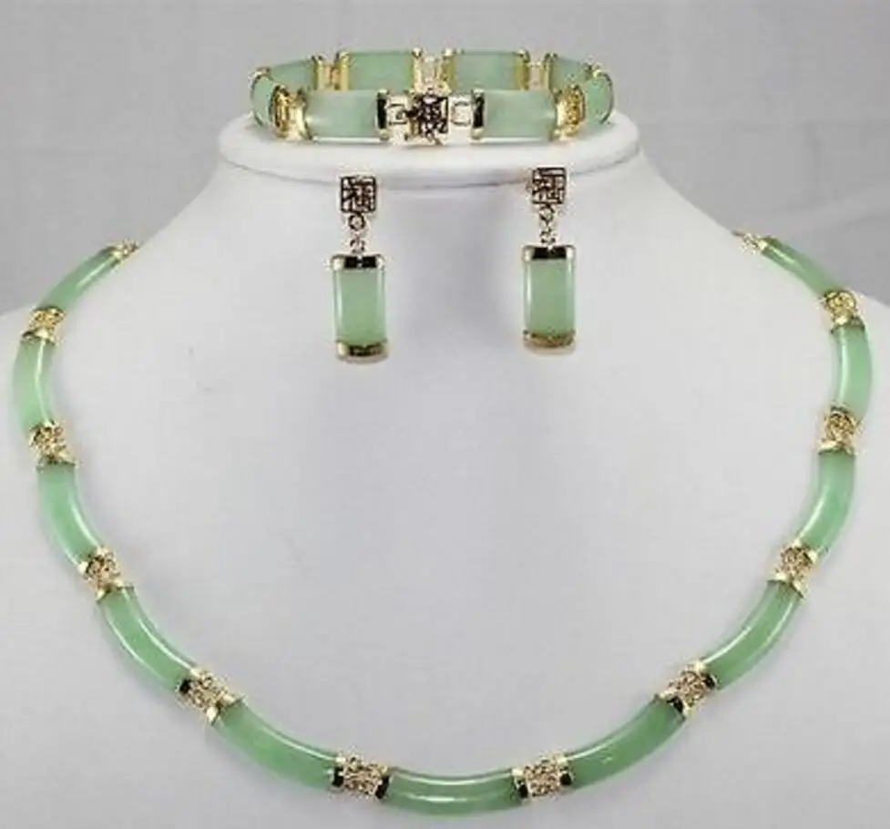 

Noble green jade earring bracelet necklace set Natural jewelry