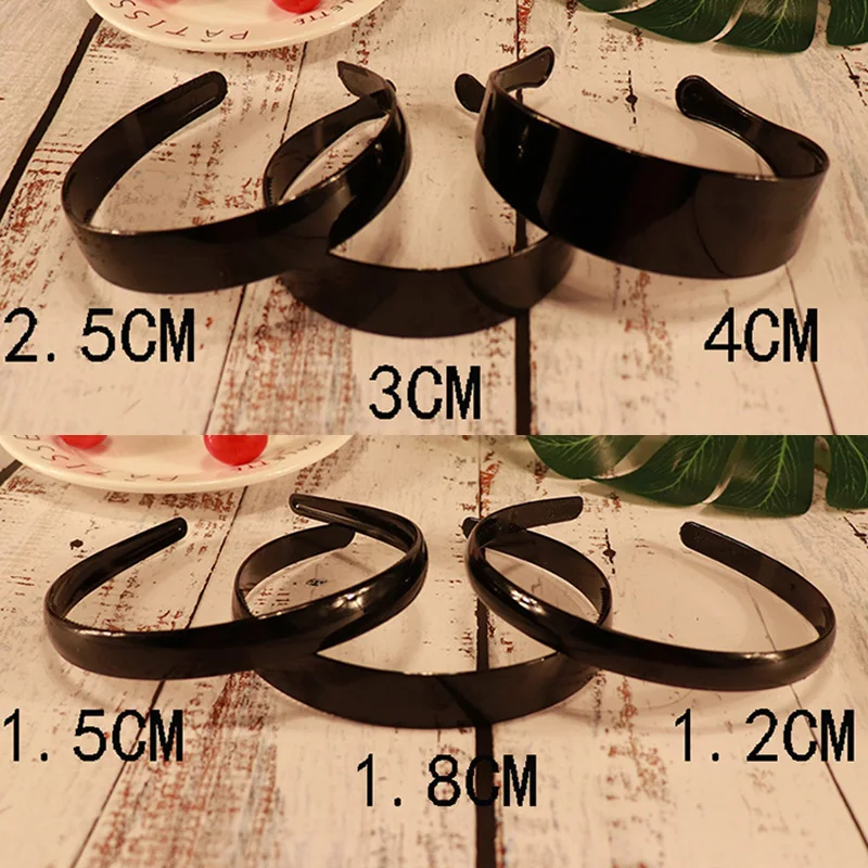 Повязка на голову черная с широкими зубчиками удобный аксессуар для волос в