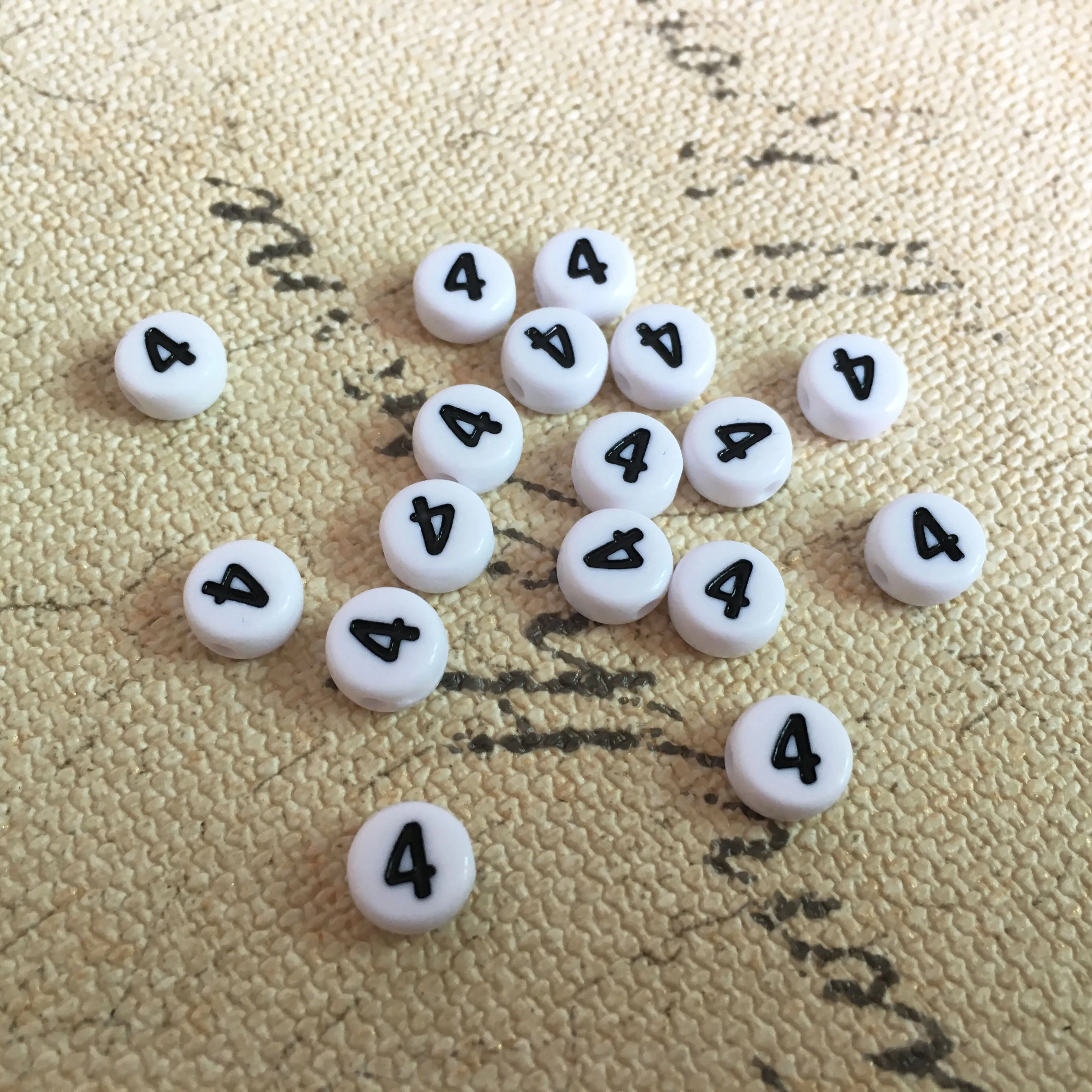 Оптовая продажа один номер бисер 3600 шт 4*7 мм Плоская Круглая монета черные цифры 0