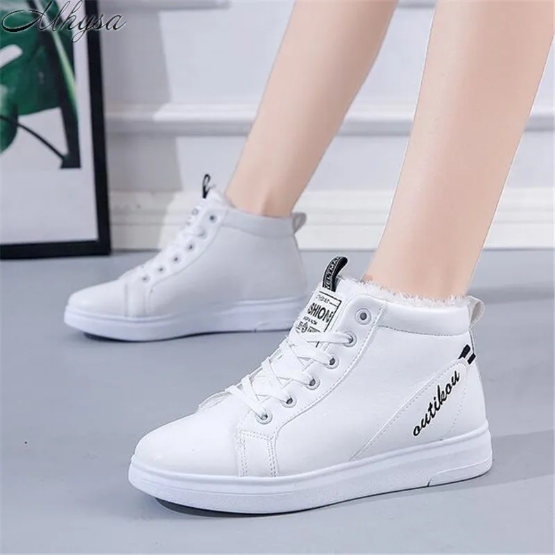 

2019 autumn and winter new explosion models women's white shoes B wild and velvet flat non-slip casual women's boots M523