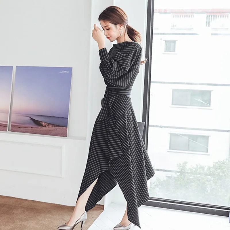 Платье в полоску с круглым вырезом и рукавами-фонариками | Женская одежда