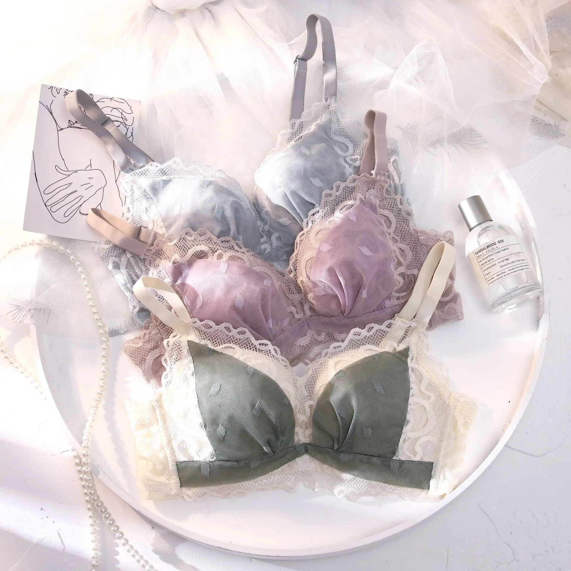 

Бесшовное нижнее белье с бахромой и без стальных колец, нижнее белье для маленькой груди, толстые секции собираются, чтобы предотвратить пр...