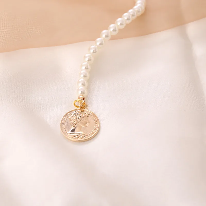 

Simulated Pearl Wrap Geometric Metal Necklace for Women Wedding Party Long Pearls Portrait Coin Necklaces Jewelry Gift