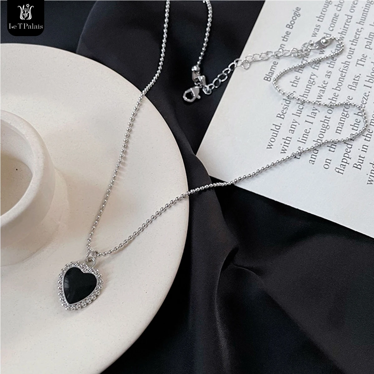 

Le T Palais Simple Black Crystal Heart-Shaped Girl Cool Design Pendant Necklace Korean Choker Necklace Women's Party Jewelry
