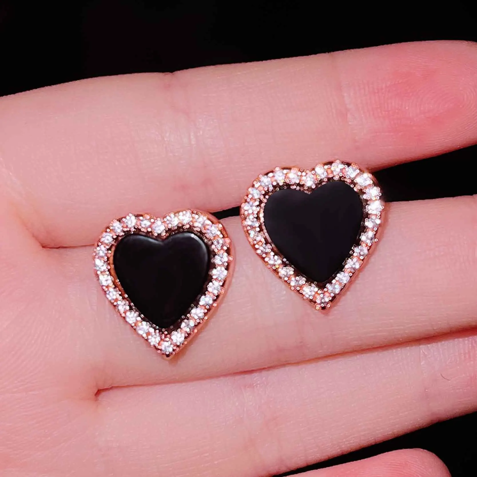 

2021 New Niche Design Cute Sweet Pave Love Heart Shape Stud Earrings with Rose CZ Gold Plated Top Women Jewelry Fashion Trend