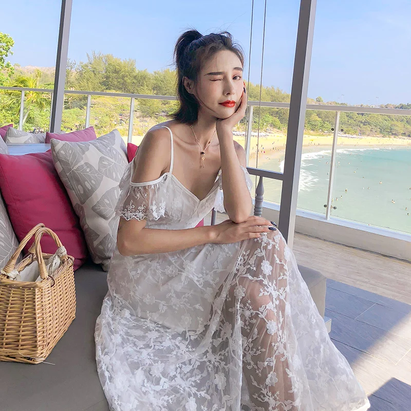 Женское кружевное платье с открытой спиной белое длинное пляжное на бретельках