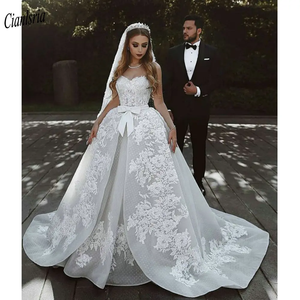 

Charming Sweetheart Sleeveless Bow Sashes Dubai Arabic Ball Gown Wedding Dress Appliques Tiered Skirt Dots Tulle Bridal Gown
