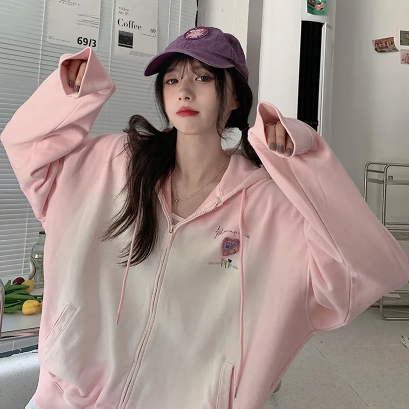 

Тонкий женский свитер с капюшоном