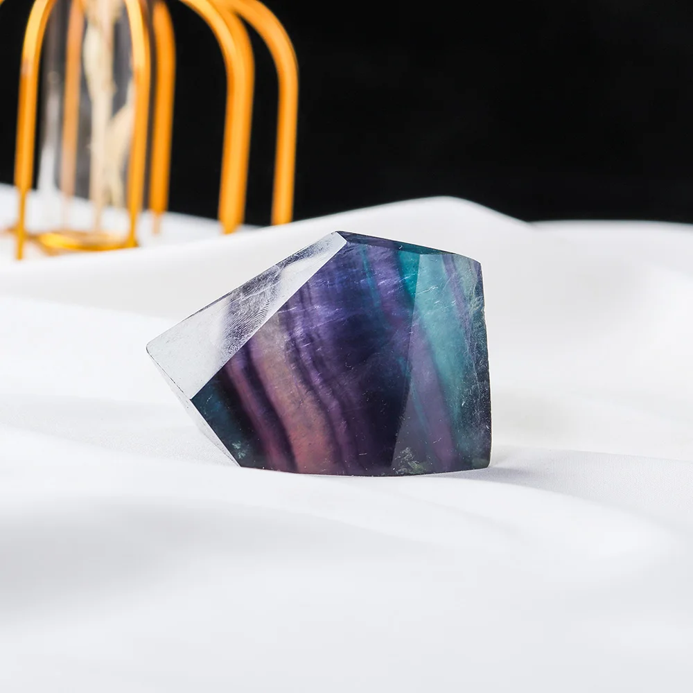 Флюорит из природного радужного кристалла минеральный кварц многогранный