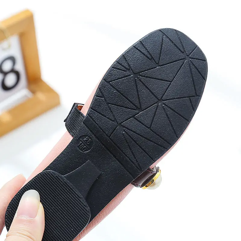 Бежевые кожаные туфли на плоской подошве для девочек Детские лоферы с