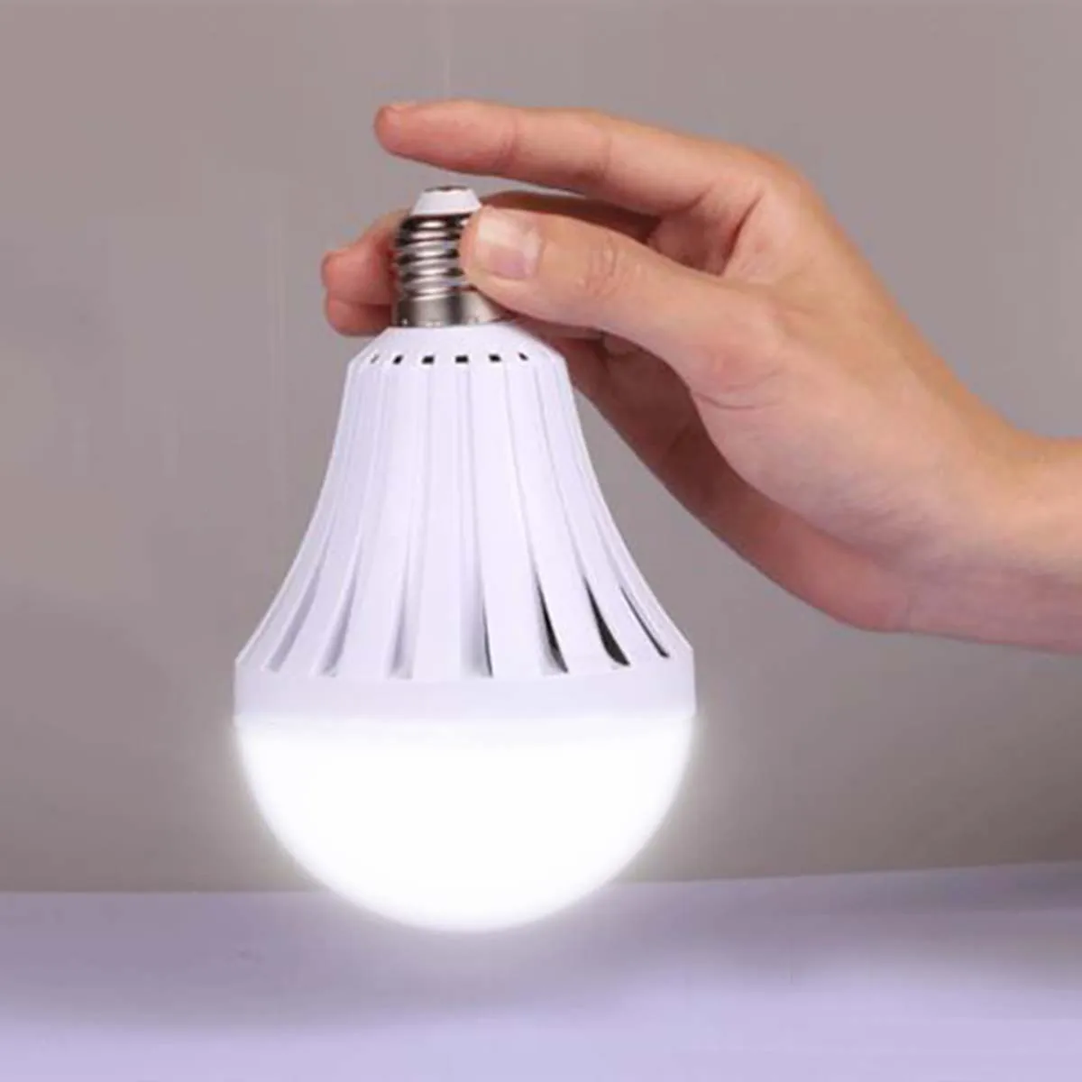 

Emergency Light Bulb LED 5W 7W 9W 12W 15W Rechargeable Intelligent Lamp Energy Efficient Battery Lighting Lamp Emergency