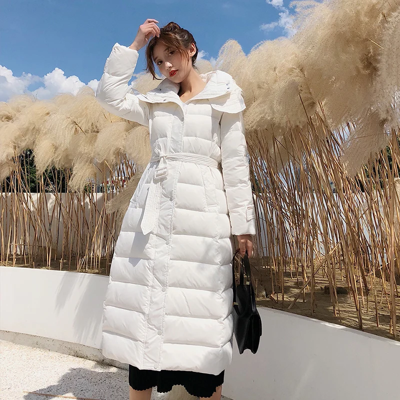 Женская длинная парка на пуху зимняя утепленная с капюшоном верхняя одежда 90%