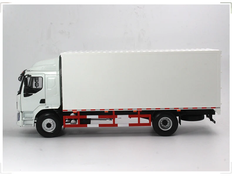 Оригинальный 1/24 Dongfeng chenglong M3 светильник модель грузовика 1:24 для продажи|Наземный
