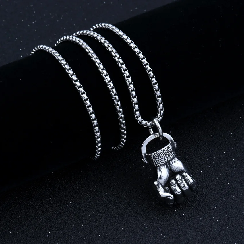 

Rock punk domineering spider fist pendant necklace fashion simple men and women wild clavicle chain