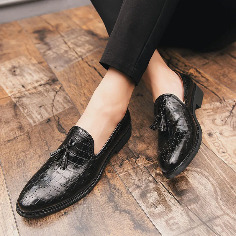 Осень/Зима 2019 мужские туфли Роскошные фирменные ботинки по плед с кисточками