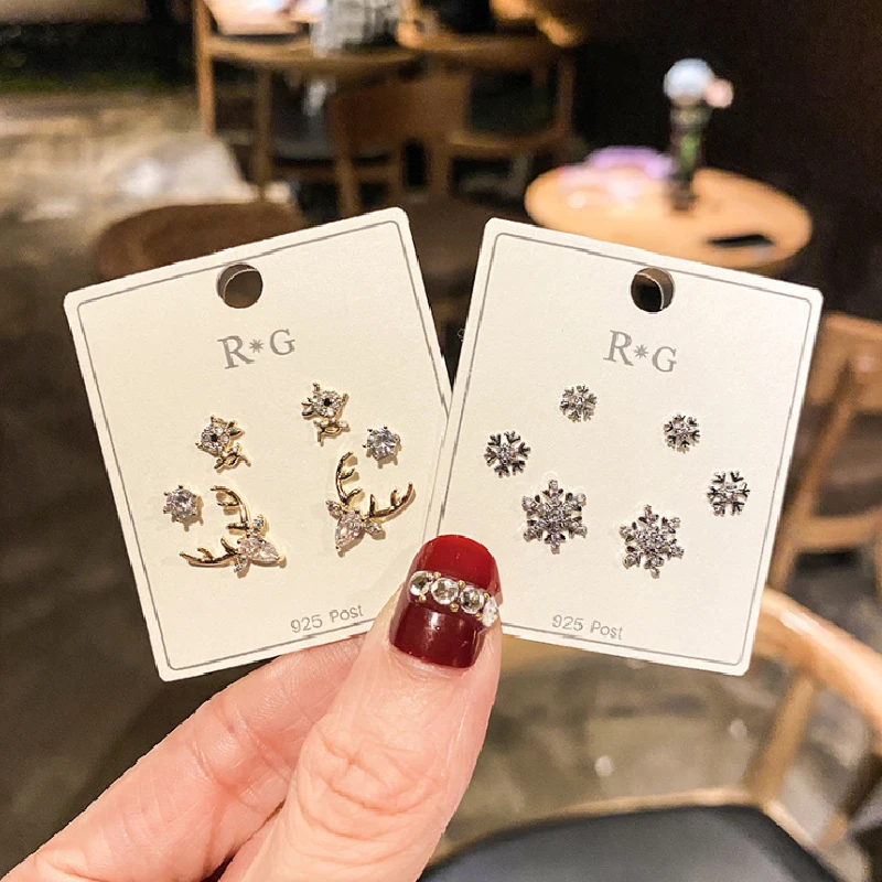

Diamond inlaid elk Sen S925 silver needle Earrings small antlers Christmas New Year fresh Earrings trend Korean Earrings