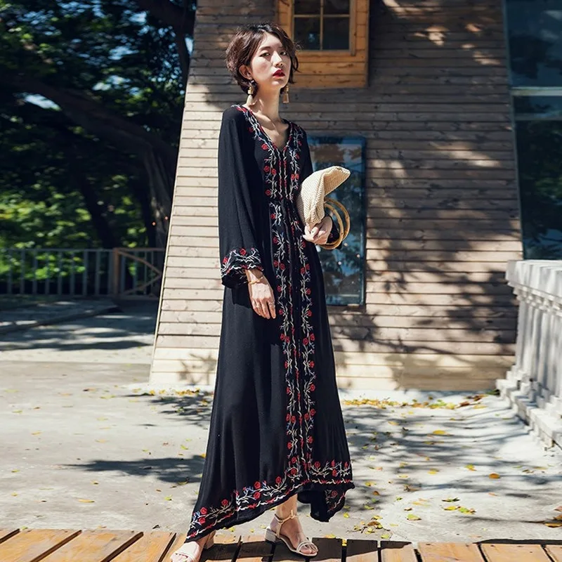 Женское платье с вышивкой праздничное макси в богемном стиле длинным рукавом и