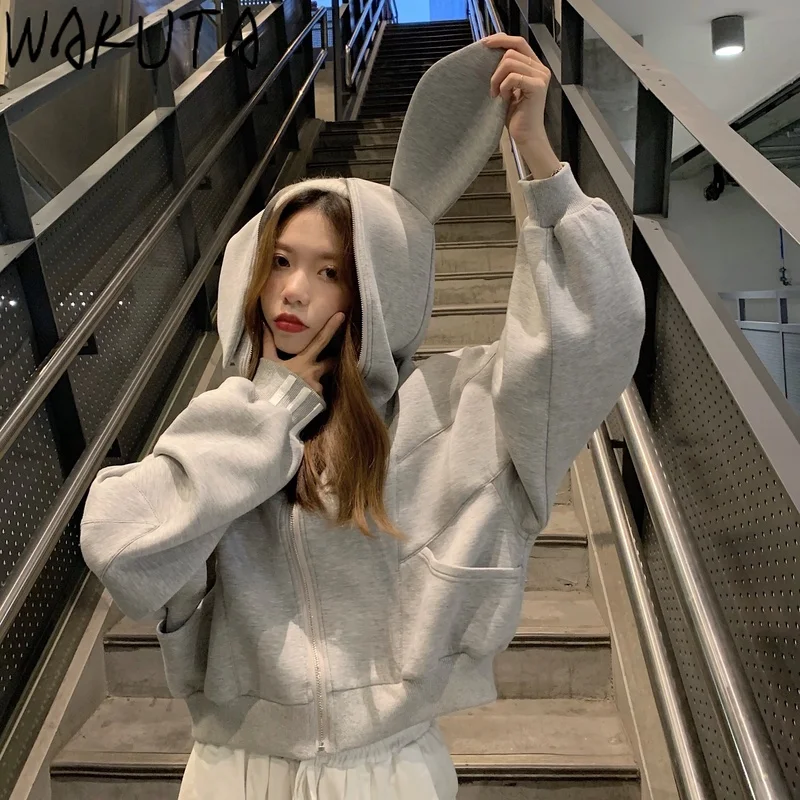 Женская толстовка с капюшоном WAKUTA серая укороченная кофта заячьими ушками