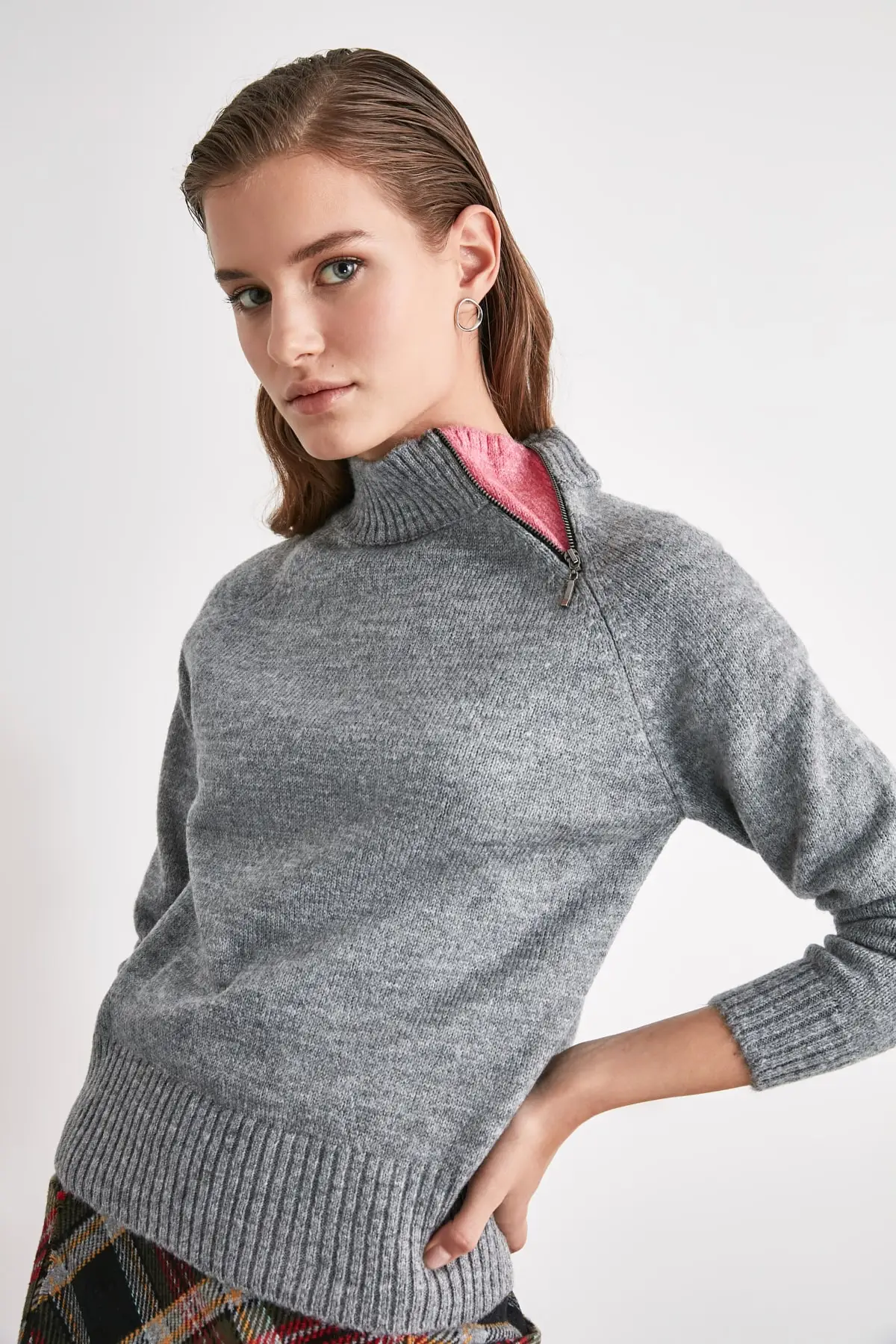 

Trendyol Zip Detail Knitwear Sweater TWOAW21KZ1985