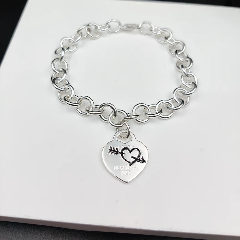 

1:1 925 Sterling Silver Bracelet for Women Classic Carved Heart Tag Chain Lobster Clasp Design Light Jewelry Main Stone Luxury