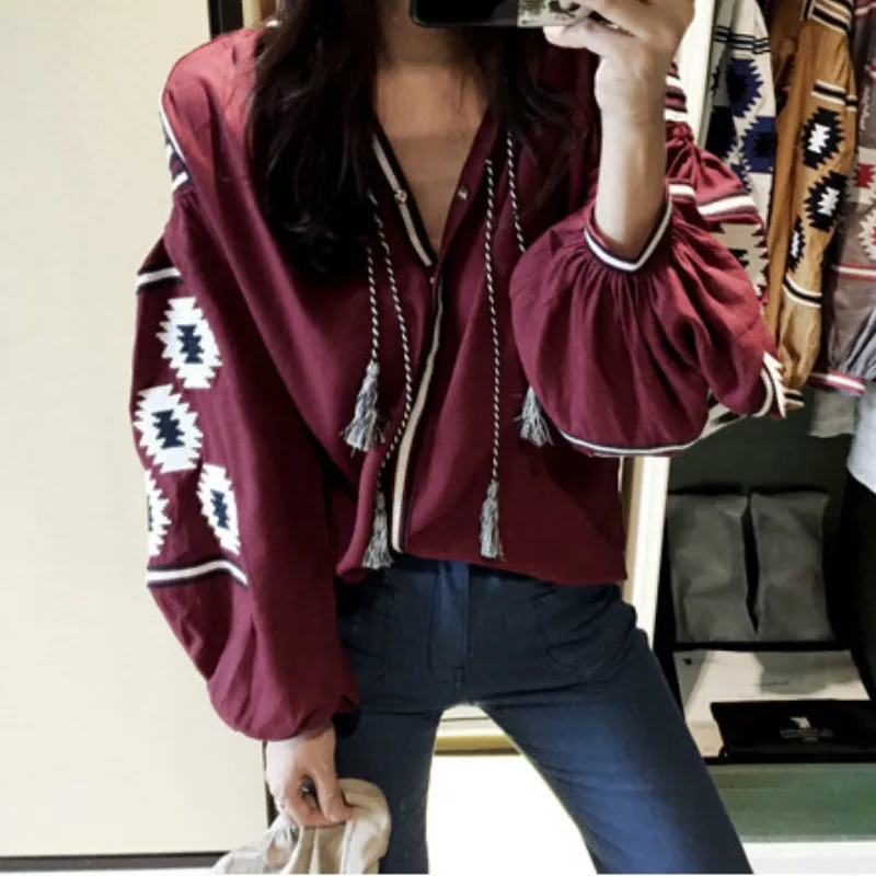 Рубашки в этническом стиле с цветочной вышивкой богемные льняные блузки