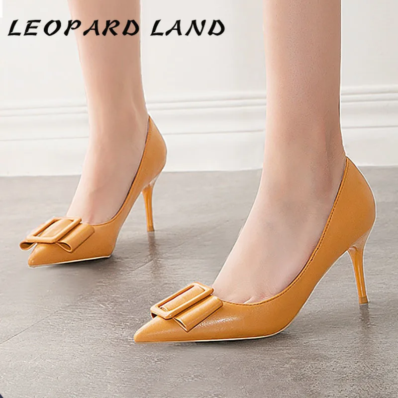 Красивые леопардовые туфли на высоком тонком каблуке шпильке с закрытым острым