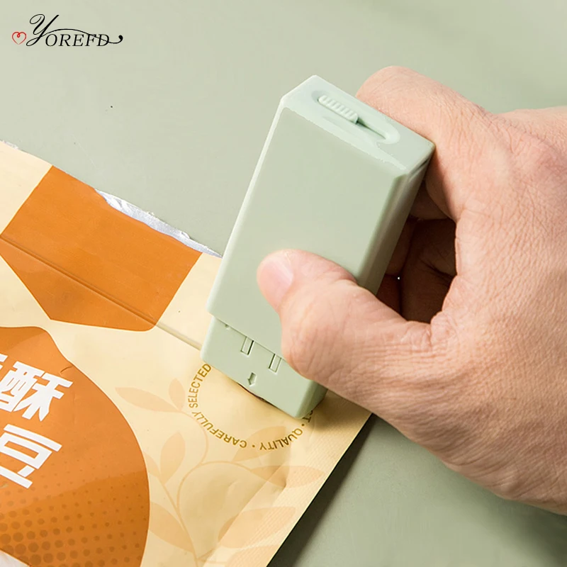 

OYOREFD 2 In 1 Bag Sealer Portable Mini Heat Seal Bags Clips Household Food Snack Milk Powder Plastic Bag Sealer Bag Closer