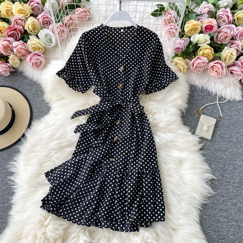 Сексуальное платье в горошек с v образным вырезом и пуговицами на шнуровке