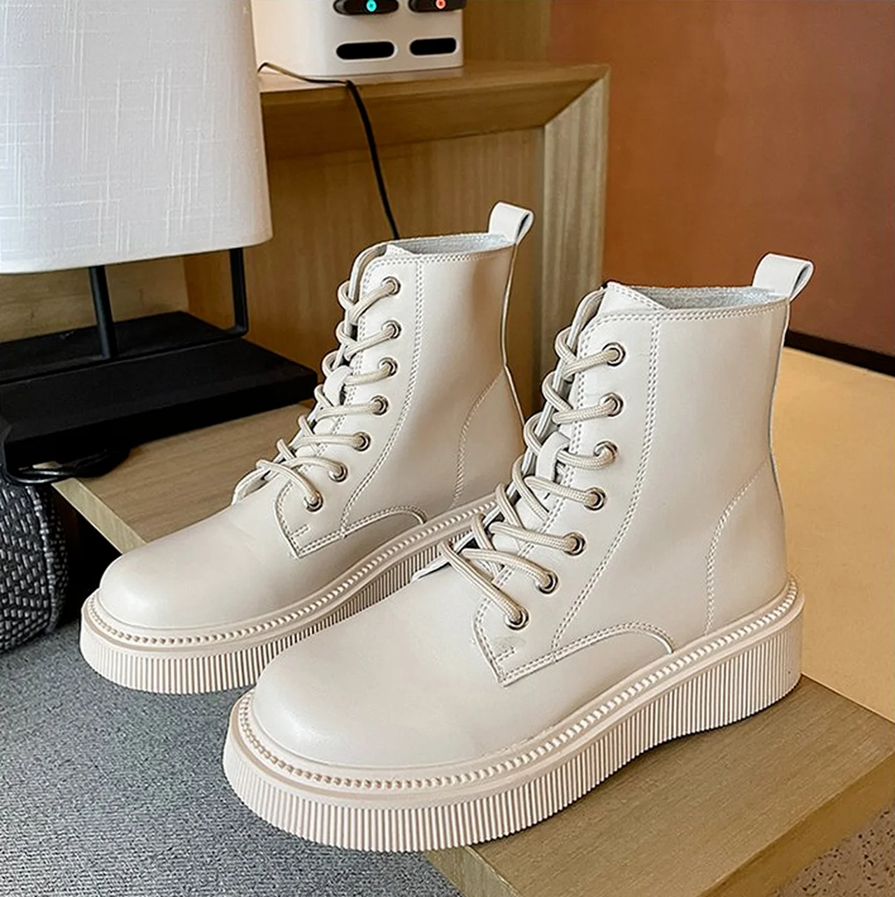 

Женские мотоциклетные ботинки, повседневные велосипедные ботинки на шнуровке, осенняя повседневная обувь на плоской подошве, черная кожан...