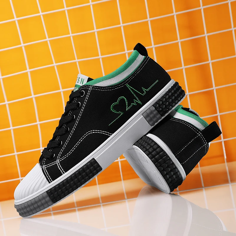 

The latest fashion canvas men's shoes in 2021