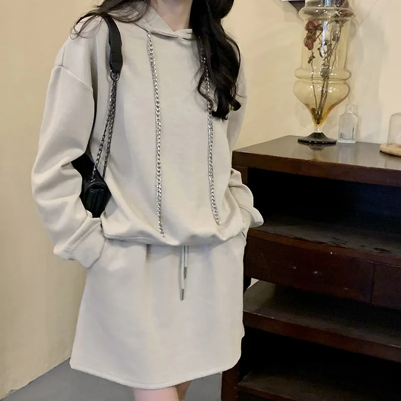 

Осень/Зима 2021 Новинка корейский пуловер с капюшоном свободный свитер Женская Повседневная модная короткая юбка костюм из двух предметов же...