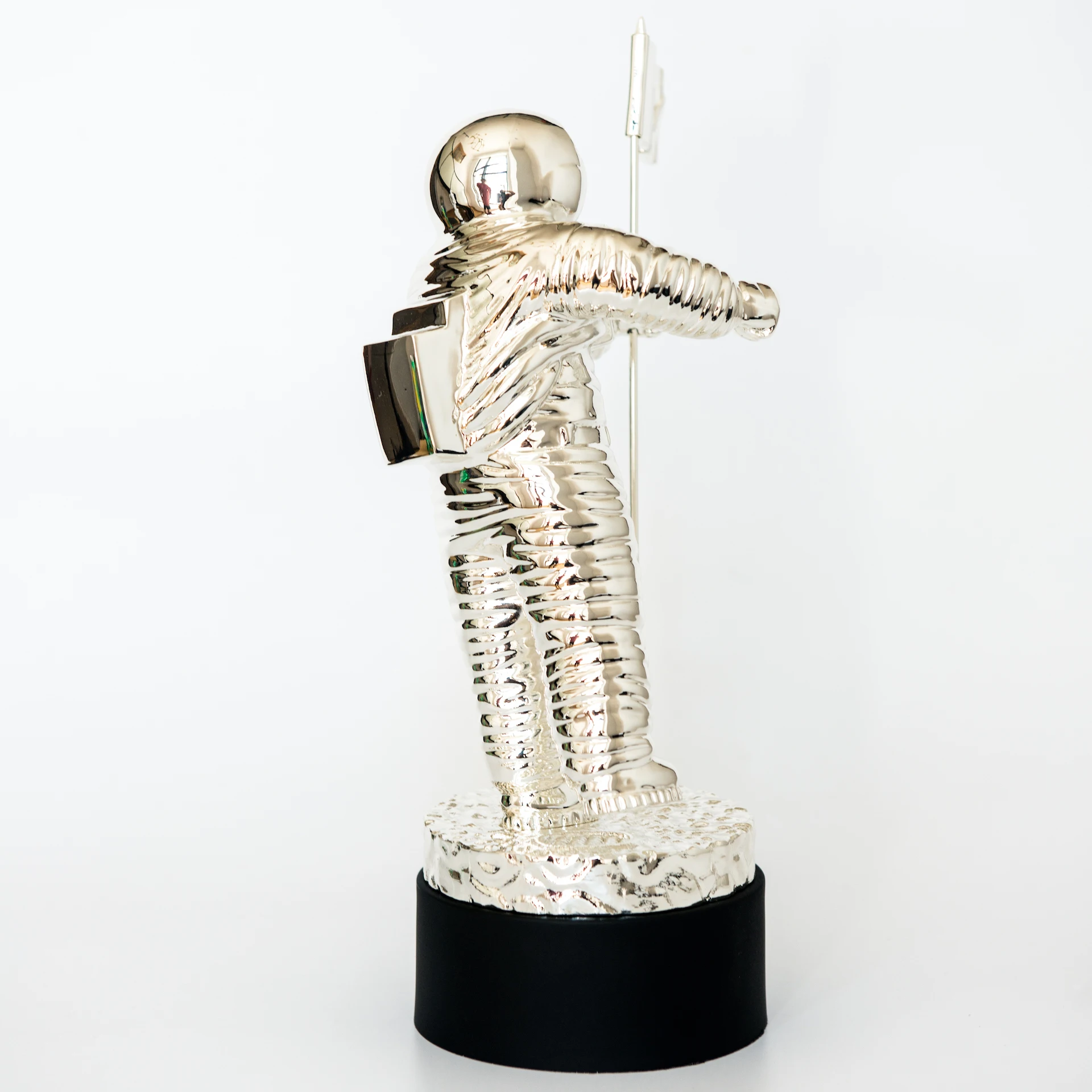 2020 VMA Awards MTV Video Music Moonman Awards|award|award trophy |