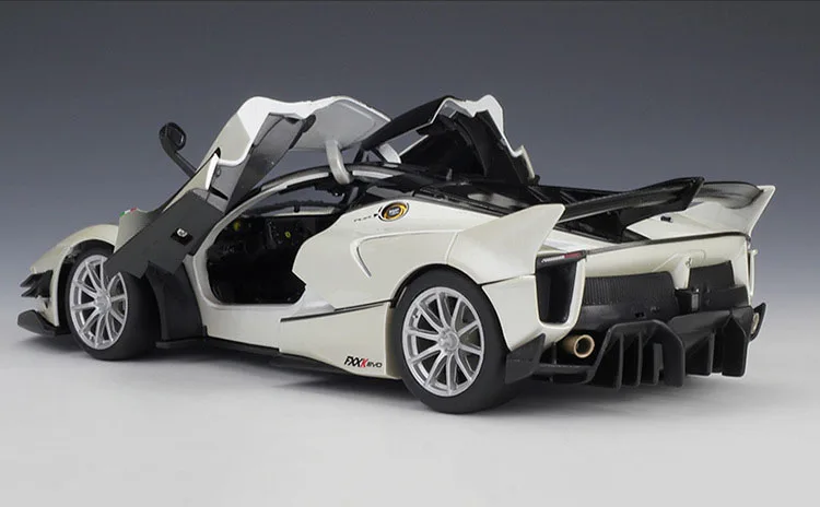Bburago литая под давлением модель спортивного автомобиля FXX K EVO 1:18 из металлического сплава Высокая симуляция автомобилей с базой Игрушки для мальчиков подарки для мальчиков