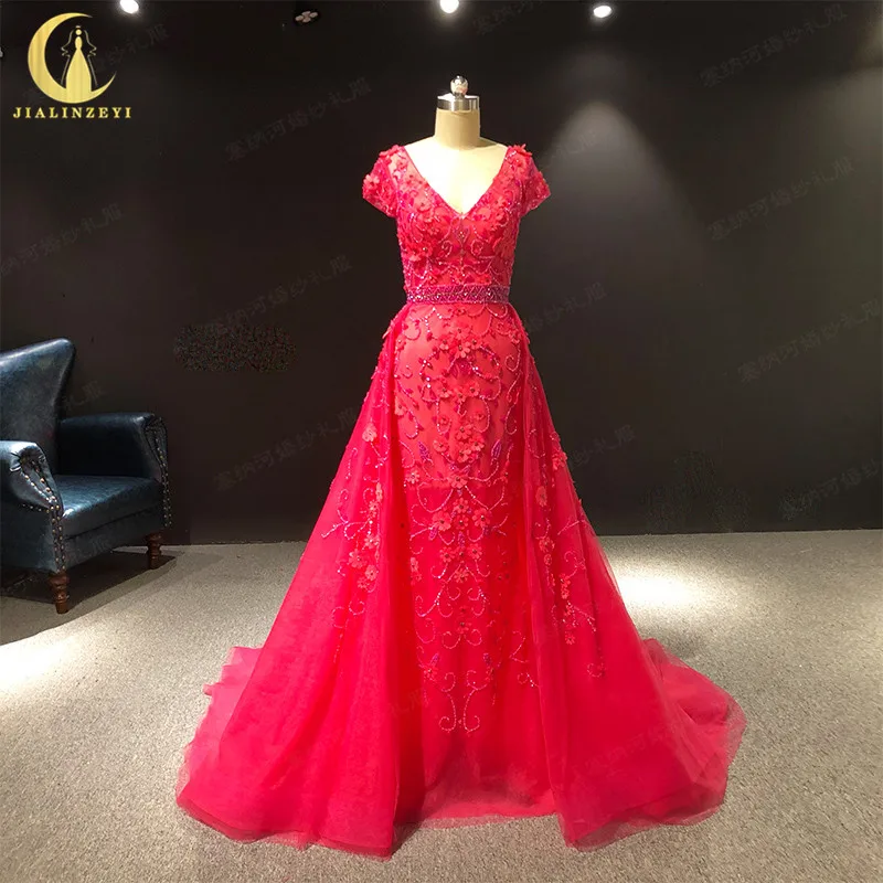 

Платье женское вечернее со шлейфом и V-образным вырезом