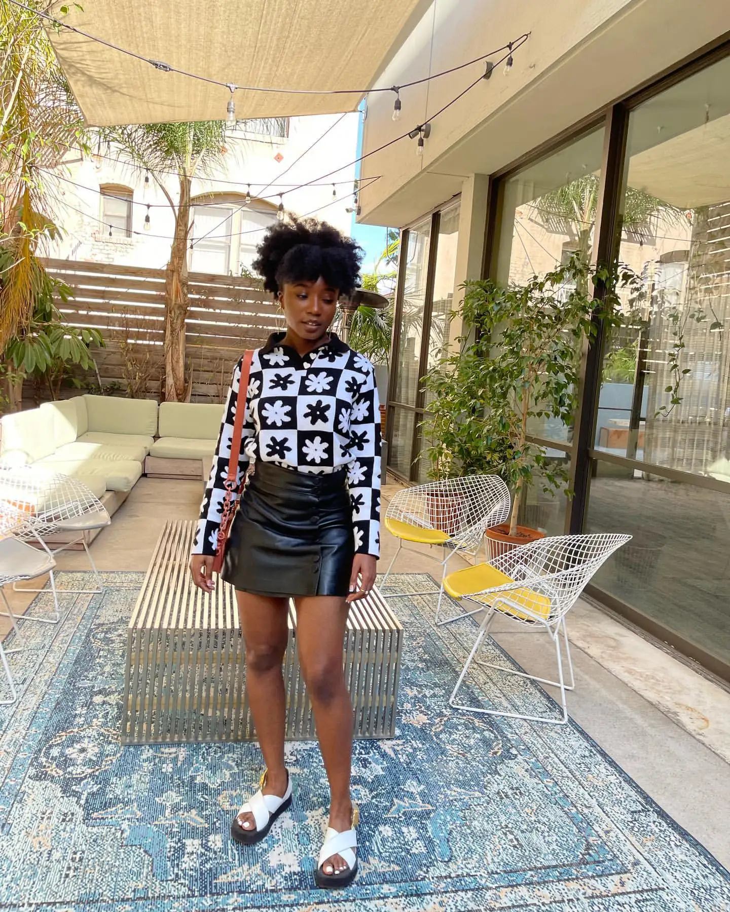 

Женский плотно прилегающий трикотажный пуловер с отложным воротником и длинным рукавом, в клетку и с цветочным узором, черный/оранжевый цве...