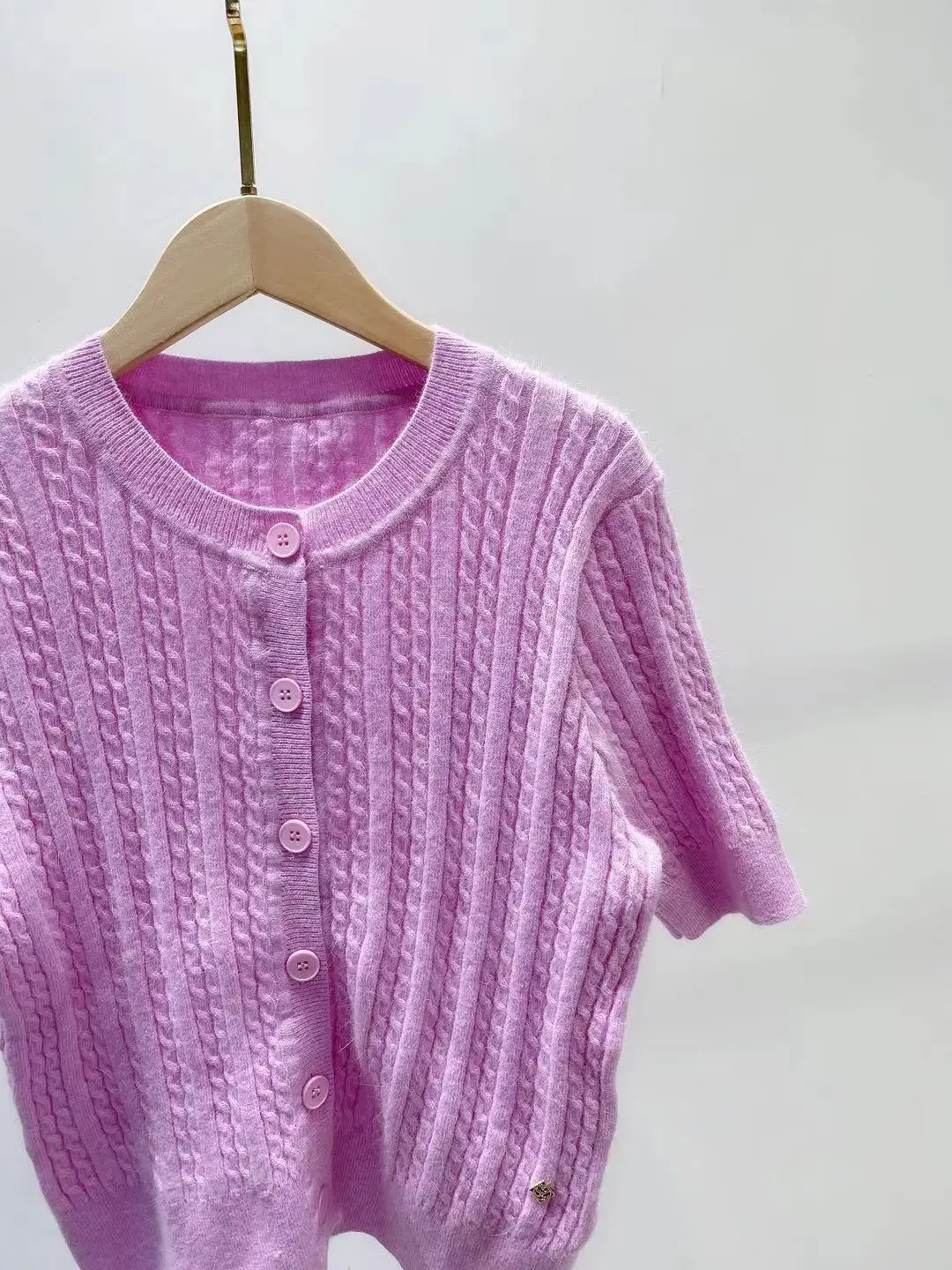 

Women Pink Short Sleeve Knit Sweater O Neck Single Breasted Simple Female Knit Cardigan Tops 2021 Early Autumn