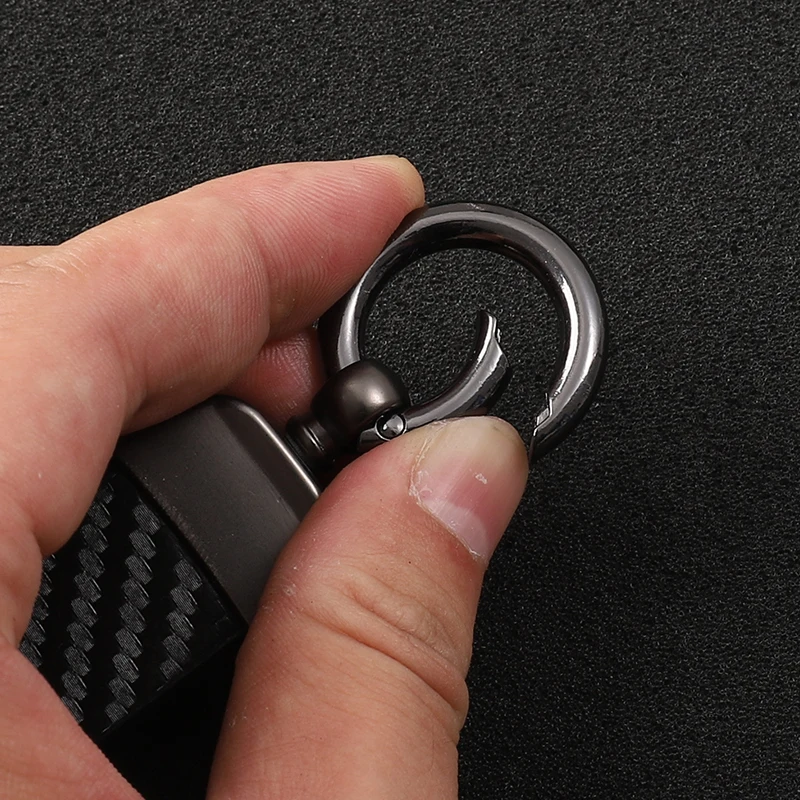 

Car High-Grade Carbon fiber Leather Car KeyChain 360 Degree Rotating Horseshoe Rings For Audi Q7 4l 4m Audi Q8 Car Accessories