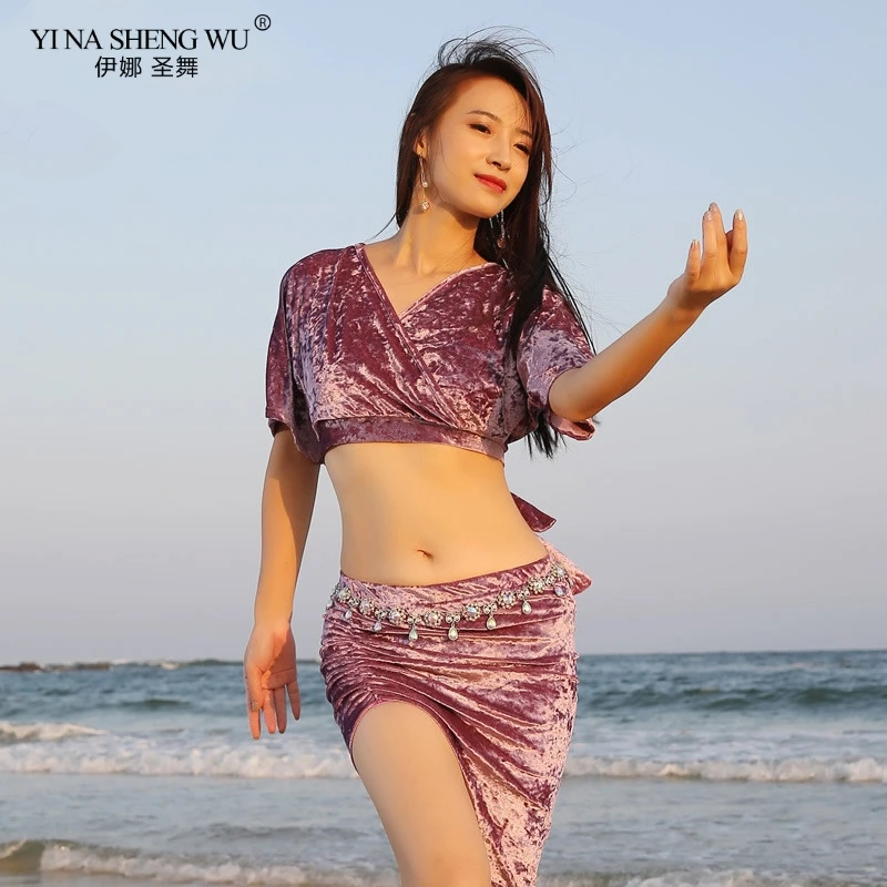 Женский костюм для танца живота из двух предметов: топ и юбка с цепочкой на талии