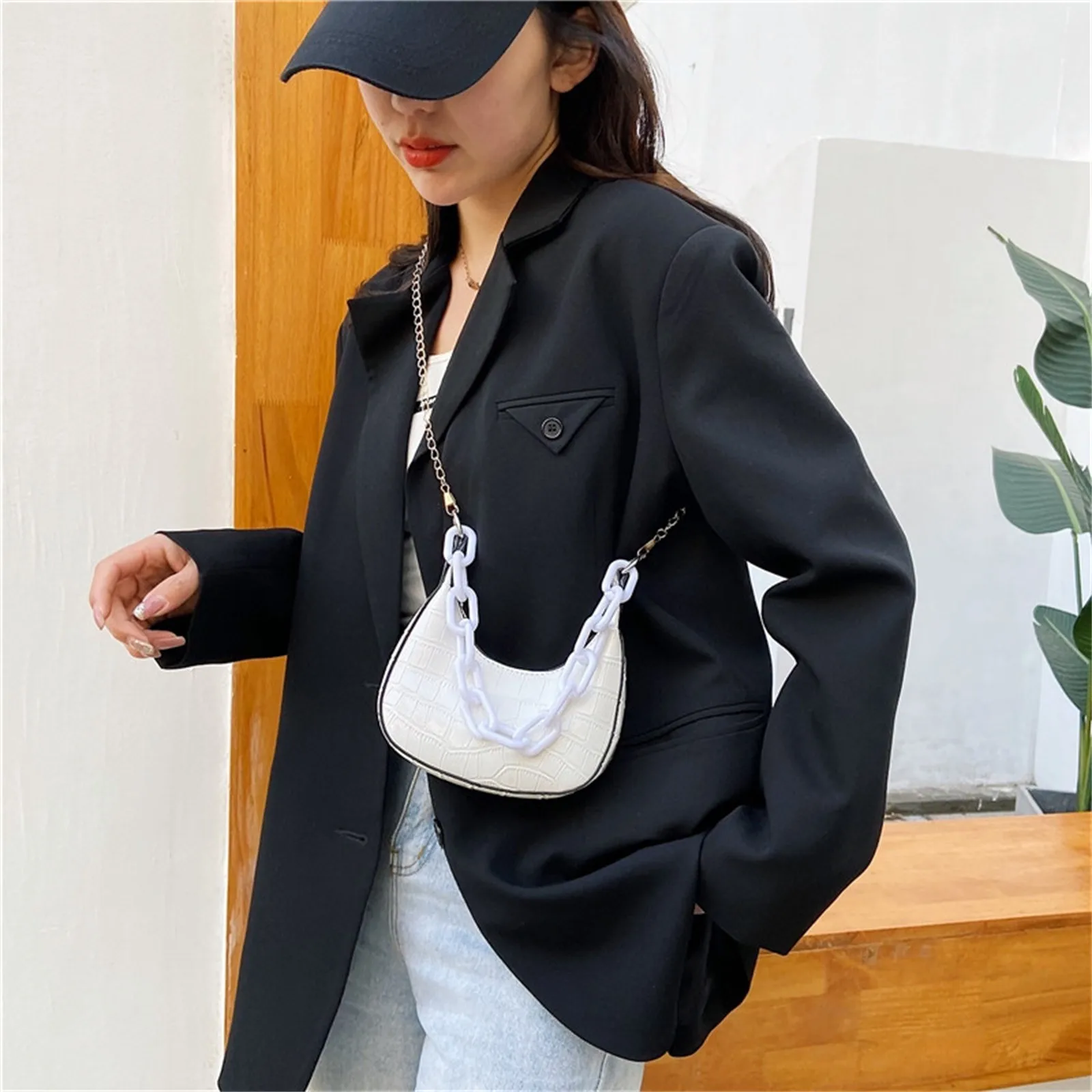 

2021 Trendying Crossbody Bags Women Retro Armpit Metal Chain Handbag Crescent Shoulder Messenger Dumpling Bag Waist Packs