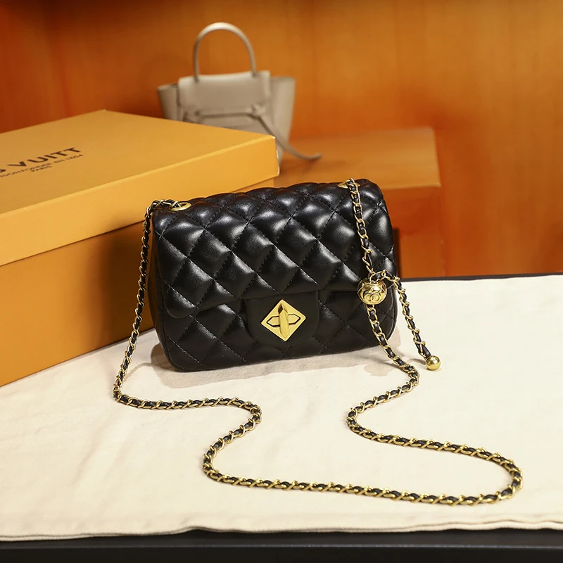 

Новинка лета 2021, сетчатая красная модная маленькая квадратная сумка под подмышку с одинаковой цепочкой, сумка-мессенджер на одно плечо, скл...